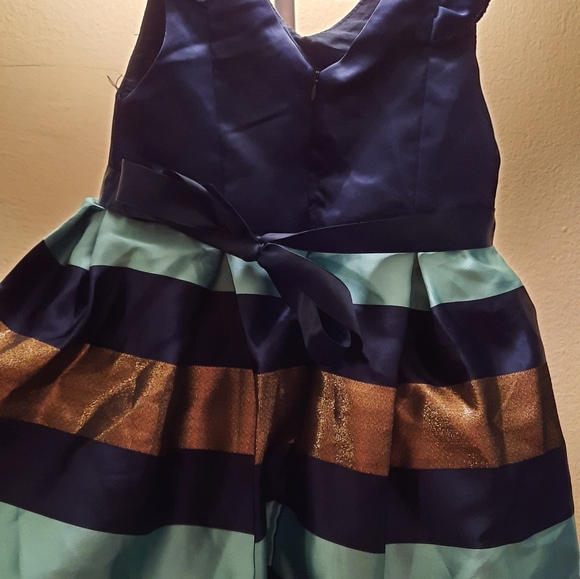 Little Girl holiday dress - Picture 2 of 4